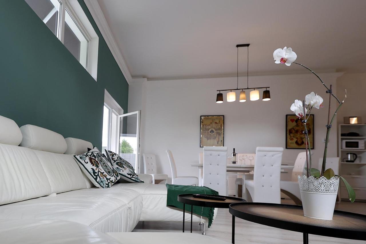 Exklusive Fw Mit 3 Sz Und Grosser Terrasse Gratkorn Exterior photo